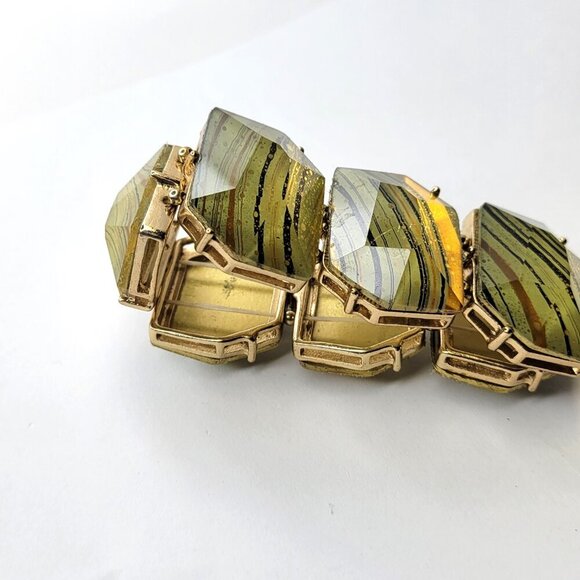 Green Fashion Stretchable Bracelet - Picture 5 of 6